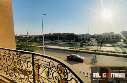شقة - 4 غرف نوم - 3 حمامات للايجار في الحي الثامن - الشيخ زايد - الجيزة