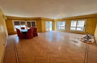 شقة - 4 غرف نوم - 3 حمامات للبيع في شارع عبد المنعم رياض - المهندسين - الجيزة