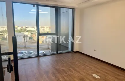 Office Space - Studio - 1 Bathroom for rent in Hyde Park Business District Mall - South Teseen St. - The 5th Settlement - New Cairo City - Cairo