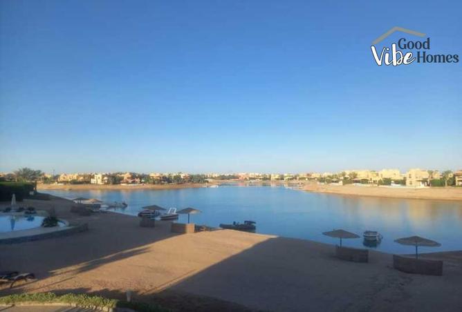 8033677 - Property Image 2