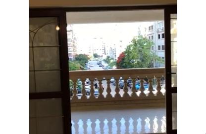 شقة - 3 غرف نوم - 2 حمامات للبيع في شارع ابراهيم الرفاعي - المنطقة الثامنة - مدينة نصر - القاهرة