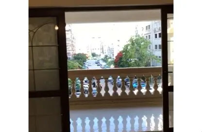 شقة - 3 غرف نوم - 2 حمامات للبيع في شارع ابراهيم الرفاعي - المنطقة الثامنة - مدينة نصر - القاهرة