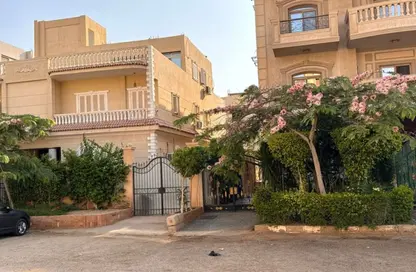 Apartment - 3 Bedrooms - 2 Bathrooms for sale in Street 11 - 1st Neighborhood - 8th District - Shorouk City - Cairo