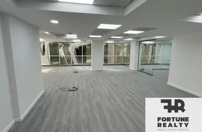مساحات مكتبية - استوديو - 2 حمامات للايجار في بيزنس بلاس - شارع التسعين الشمالي - التجمع الخامس - مدينة القاهرة الجديدة - القاهرة