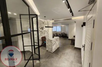 Clinic - Studio - 2 Bathrooms for sale in Abbas Al Akkad St. - 1st Zone - Nasr City - Cairo
