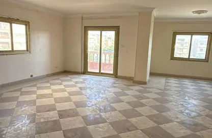 Apartment - 3 Bedrooms - 3 Bathrooms for sale in Area B - Ganoob El Acadimia - New Cairo City - Cairo