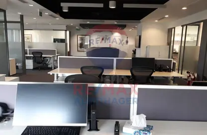 طابق كامل - استوديو - 2 حمامات للايجار في فى90 - شارع التسعين الشمالي - التجمع الخامس - مدينة القاهرة الجديدة - القاهرة