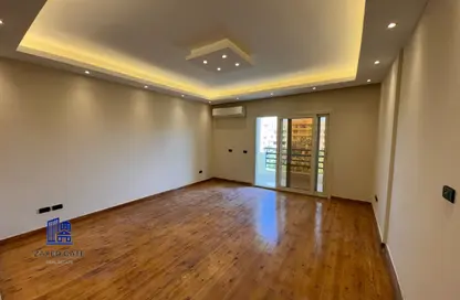 Apartment - 3 Bedrooms - 2 Bathrooms for rent in Zayed 2000 - 4th District - Sheikh Zayed City - Giza