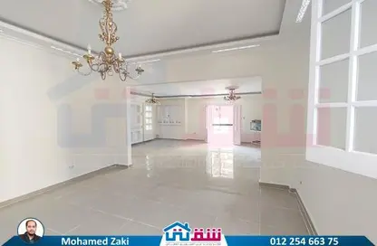 شقة - 3 غرف نوم - 2 حمامات للبيع في جليم - حي شرق - الاسكندرية