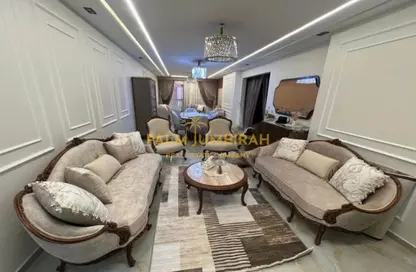 شقة - 3 غرف نوم - 2 حمامات للبيع في شارع قصر الصفا - زيزينيا - حي شرق - الاسكندرية