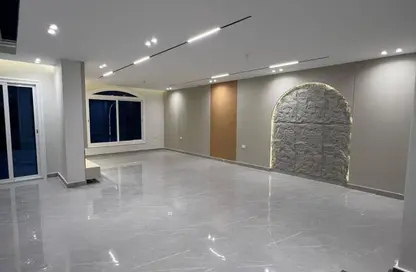 Apartment - 3 Bedrooms - 3 Bathrooms for sale in Mohamed Kamel Al Harouny St. - 6th Zone - Nasr City - Cairo