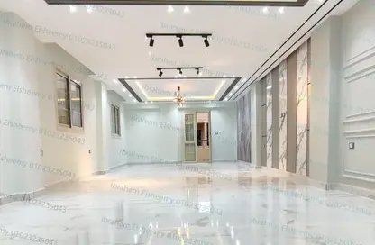 شقة - 3 غرف نوم - 2 حمامات للبيع في البوابة الاولي - خوفو - حدائق الاهرام - الجيزة