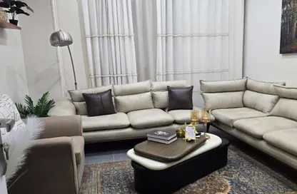 شقة - 3 غرف نوم - 2 حمامات للبيع في محور احمد شوقي - البنفسج 1 - البنفسج - مدينة القاهرة الجديدة - القاهرة