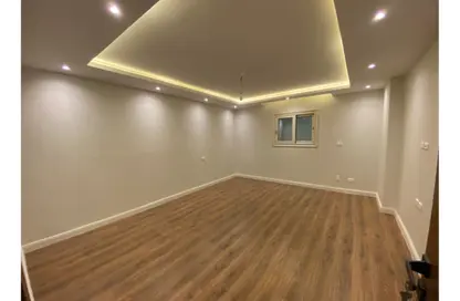 Apartment - 3 Bedrooms - 3 Bathrooms for sale in Mohamed Hassanein Heikal St. - 6th Zone - Nasr City - Cairo