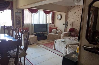 Apartment - 2 Bedrooms - 1 Bathroom for sale in Dr Mohammed Al Nabawi Al Mohandes St. - Al Hadiqah Al Dawliyah - 7th District - Nasr City - Cairo