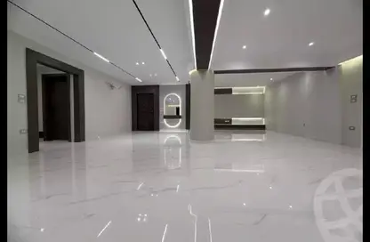 شقة - 4 غرف نوم - 3 حمامات للبيع في شارع ابو داوود الظاهري - المنطقة السادسة - مدينة نصر - القاهرة