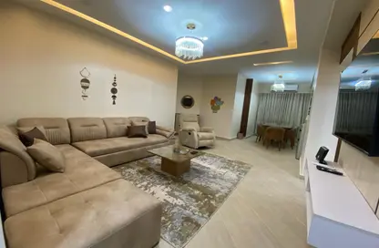 Apartment - 3 Bedrooms - 2 Bathrooms for rent in Gameat Al Dewal Al Arabeya St. - Mohandessin - Giza