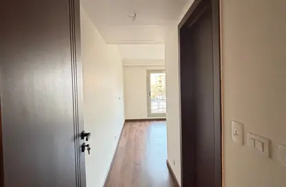 Apartment - 2 Bedrooms - 2 Bathrooms for sale in Village West - Sheikh Zayed Compounds - Sheikh Zayed City - Giza