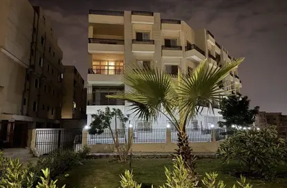 شقة - 3 غرف نوم - 2 حمامات للبيع في المنطقة الثانية - مدينة الشروق - القاهرة