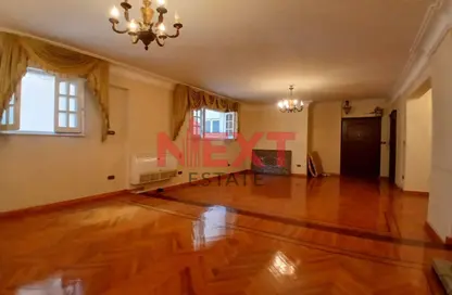 شقة - 4 غرف نوم - 2 حمامات للبيع في شارع رشدي - رشدي - حي شرق - الاسكندرية