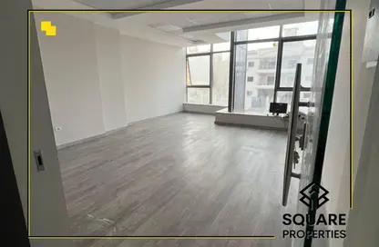 عيادة - استوديو - 1 حمام للايجار في مول ويست بارك - محور 26 يوليو - مدينة 6 أكتوبر - الجيزة