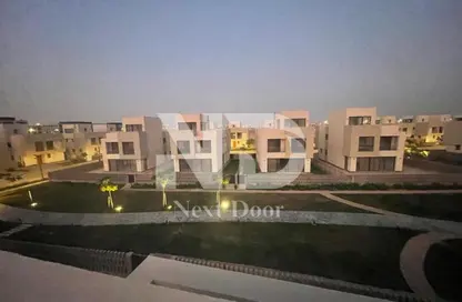 فيلا - 5 غرف نوم - 5 حمامات للايجار في كمبوند البروج - كمبوندات الشروق - مدينة الشروق - القاهرة