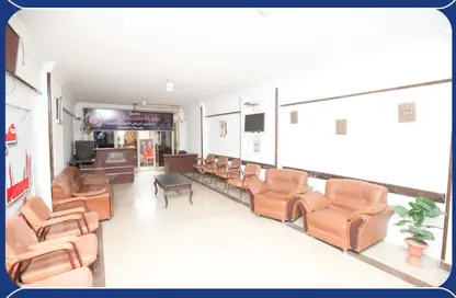 وحدة طبية - استوديو - 2 حمامات للبيع في شارع أديب - السيوف - حي اول المنتزة - الاسكندرية