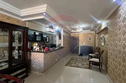 Apartment - 5 Bedrooms - 3 Bathrooms for sale in Khalil Mutran St. - Saba Basha - Hay Sharq - Alexandria