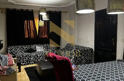 شقة - 3 غرف نوم - 2 حمامات للايجار في شارع دكتور كمال حمدي - الحي الرابع - مدينة 6 أكتوبر - الجيزة