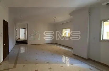 Apartment - 2 Bedrooms - 2 Bathrooms for rent in Area B - Ganoob El Acadimia - New Cairo City - Cairo
