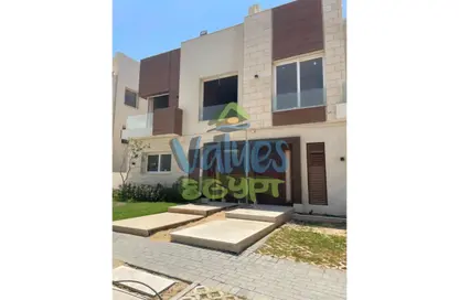 Townhouse - 5 Bedrooms - 4 Bathrooms for sale in Azzar - 5th Settlement Compounds - The 5th Settlement - New Cairo City - Cairo