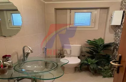 Apartment - 4 Bedrooms - 3 Bathrooms for sale in Dr Ismail Wahbi St. - 10th Zone - Nasr City - Cairo