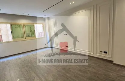 شقة - 2 غرف نوم - 2 حمامات للبيع في المستثمر الصغير - الحي العاشر - الشيخ زايد - الجيزة