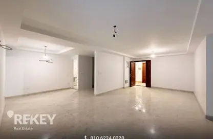 شقة - 3 غرف نوم - 2 حمامات للايجار في سكاي لاين - سموحة - حي شرق - الاسكندرية