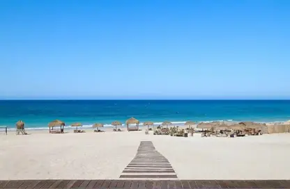 شاليه - 5 غرف نوم - 5 حمامات للبيع في المصيف - راس الحكمة - الساحل الشمالي