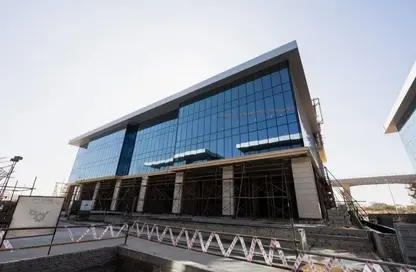 محل تجاري - استوديو - 1 حمام للبيع في جولدن جيت - شارع التسعين الجنوبي - التجمع الخامس - مدينة القاهرة الجديدة - القاهرة