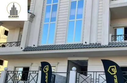 Apartment - 3 Bedrooms - 3 Bathrooms for sale in New Narges - New Cairo City - Cairo