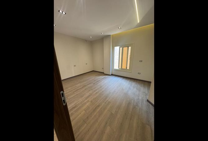 8048377 - Property Image 3