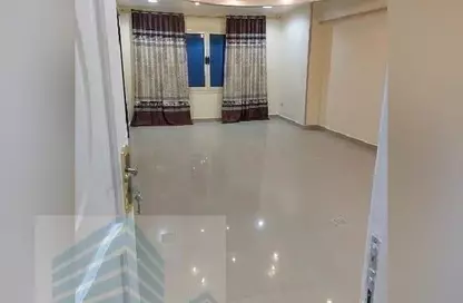 Apartment - 4 Bedrooms - 2 Bathrooms for rent in Ismail Al Fangary St. - Camp Chezar - Hay Wasat - Alexandria