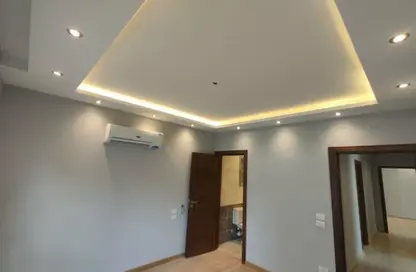 Apartment - 3 Bedrooms - 2 Bathrooms for sale in Mountain View iCity - 5th Settlement Compounds - The 5th Settlement - New Cairo City - Cairo