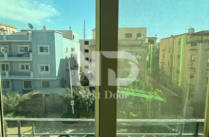 Apartment - 3 Bedrooms - 2 Bathrooms for sale in Mohammed Farid Axis - District 4 - The 5th Settlement - New Cairo City - Cairo