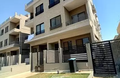 Townhouse - 3 Bedrooms - 2 Bathrooms for sale in Golf City - Obour City - Qalyubia