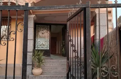 Apartment - 4 Bedrooms - 2 Bathrooms for sale in 9th Area - Shorouk City - Cairo