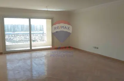 Apartment - 4 Bedrooms - 3 Bathrooms for sale in Madkhal Sharkt Al Nakhl Wa Al Handasa St. - Smouha - Hay Sharq - Alexandria