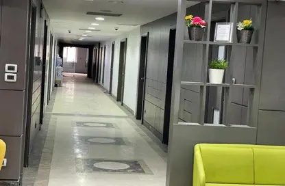 مساحات مكتبية - استوديو - 8 حمامات للايجار في شارع محمد عبد الوهاب - الزمالك - القاهرة