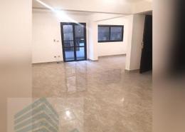 شقة - 3 غرف نوم - 2 حمامات for للايجار in شارع عبد السلام عارف - لوران - حي شرق - الاسكندرية