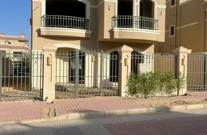فيلا - 4 غرف نوم - 4 حمامات للبيع في الباتيو 5 ايست - الباتيو - كمبوندات الشروق - مدينة الشروق - القاهرة