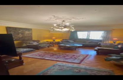 Apartment - 4 Bedrooms - 2 Bathrooms for sale in Zamalek - Cairo