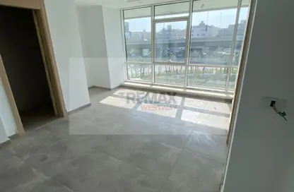 مساحات مكتبية - استوديو - 1 حمام للايجار في 40 جاليريا - محور 26 يوليو - الشيخ زايد - الجيزة