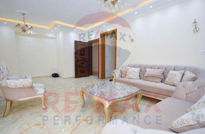 Apartment - 3 Bedrooms - 1 Bathroom for sale in Mohamed Mokbel St. - Glim - Hay Sharq - Alexandria